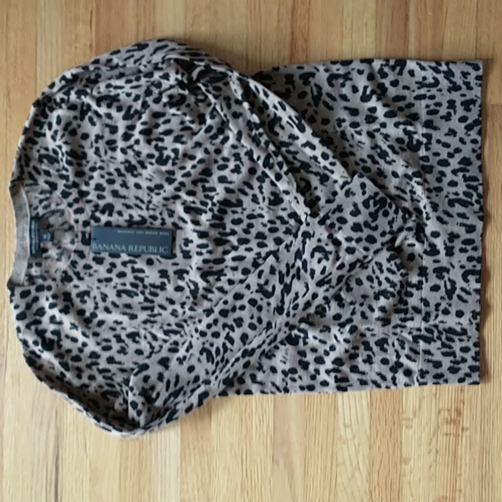 Banana Republic Animal print sweater XS